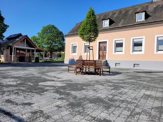 Neue Ruhebank Siesbach Dorfplatz